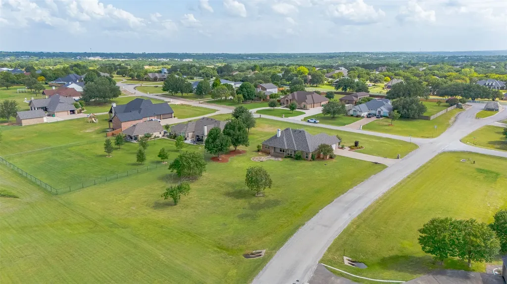 2300 E Emerald Bend Court Granbury TX 76049