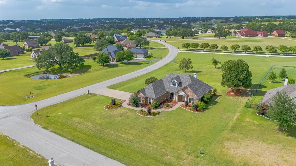2300 E Emerald Bend Court Granbury TX 76049