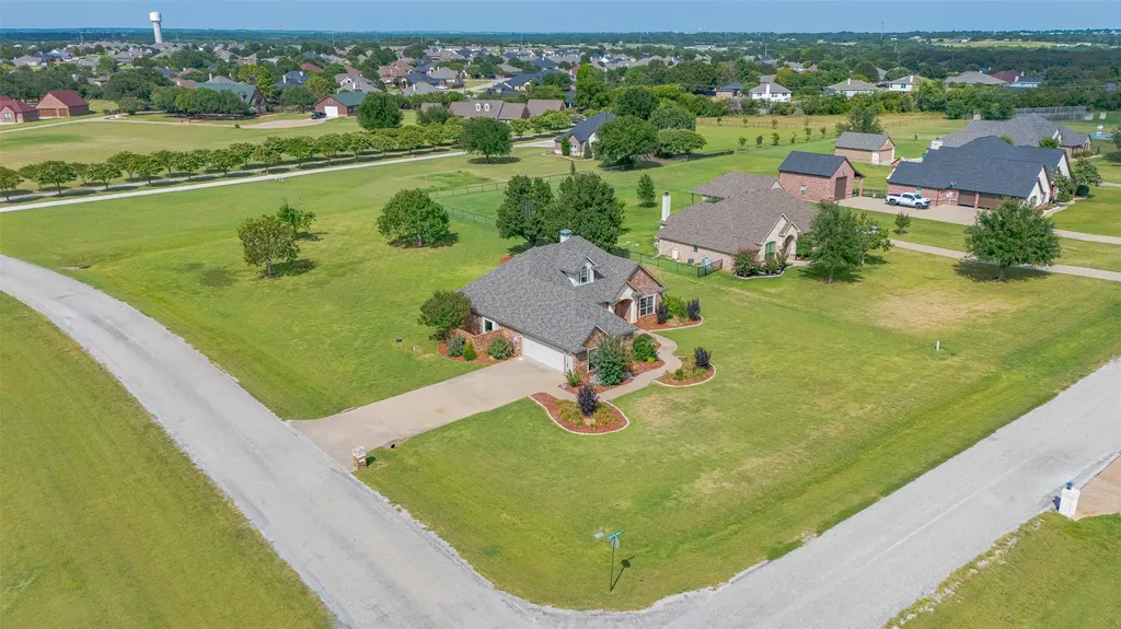 2300 E Emerald Bend Court Granbury TX 76049