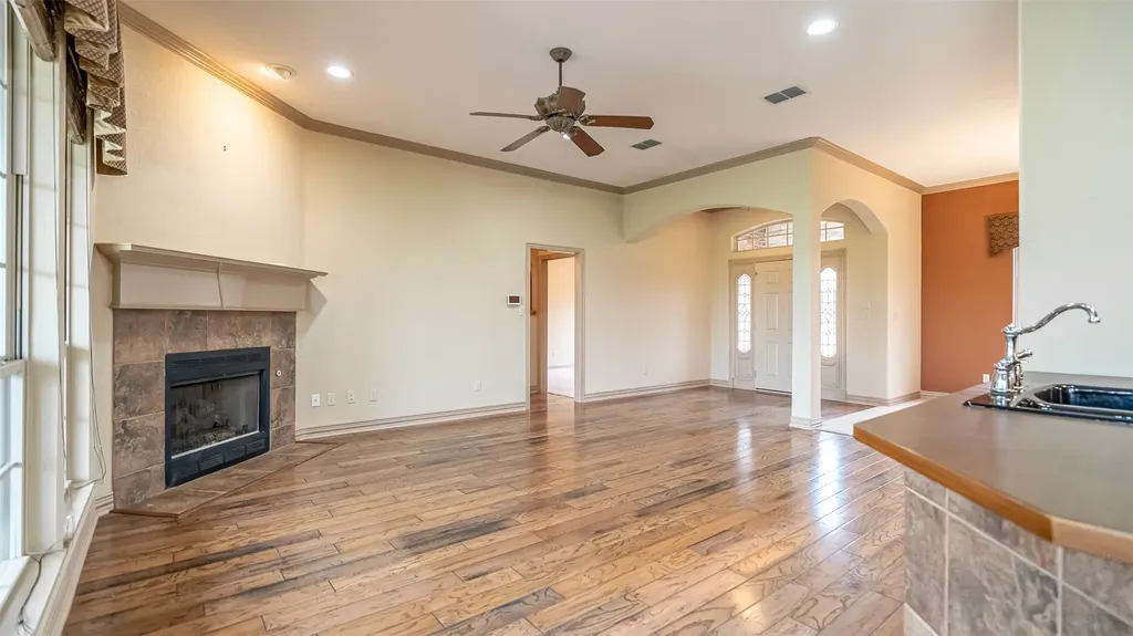 2300 E Emerald Bend Court Granbury TX 76049