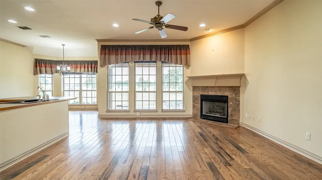 2300 E Emerald Bend Court Granbury TX 76049