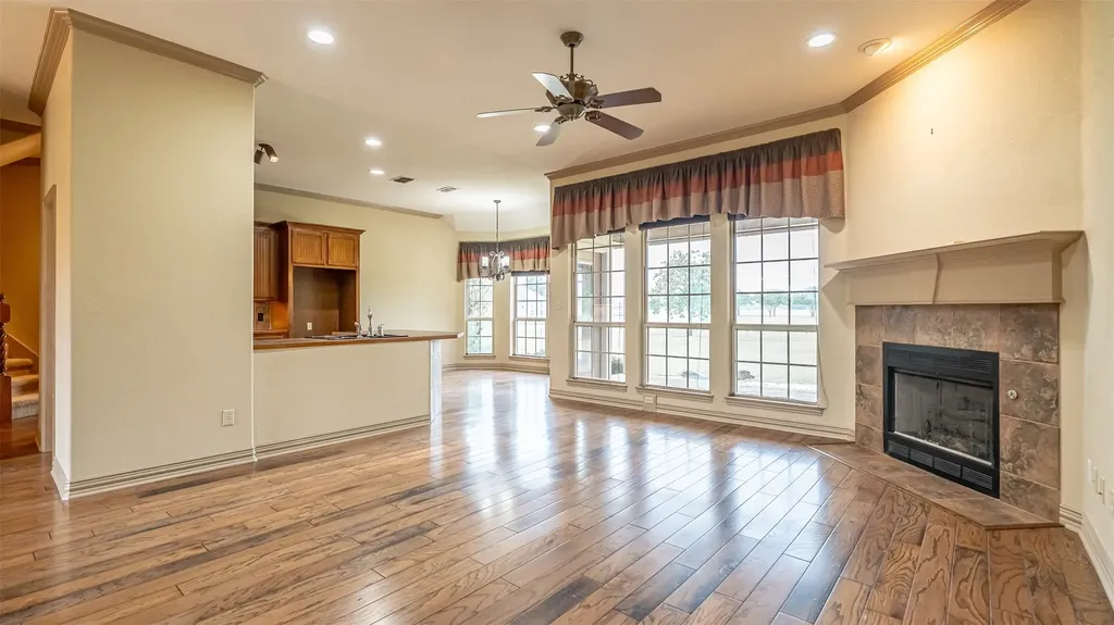 2300 E Emerald Bend Court Granbury TX 76049