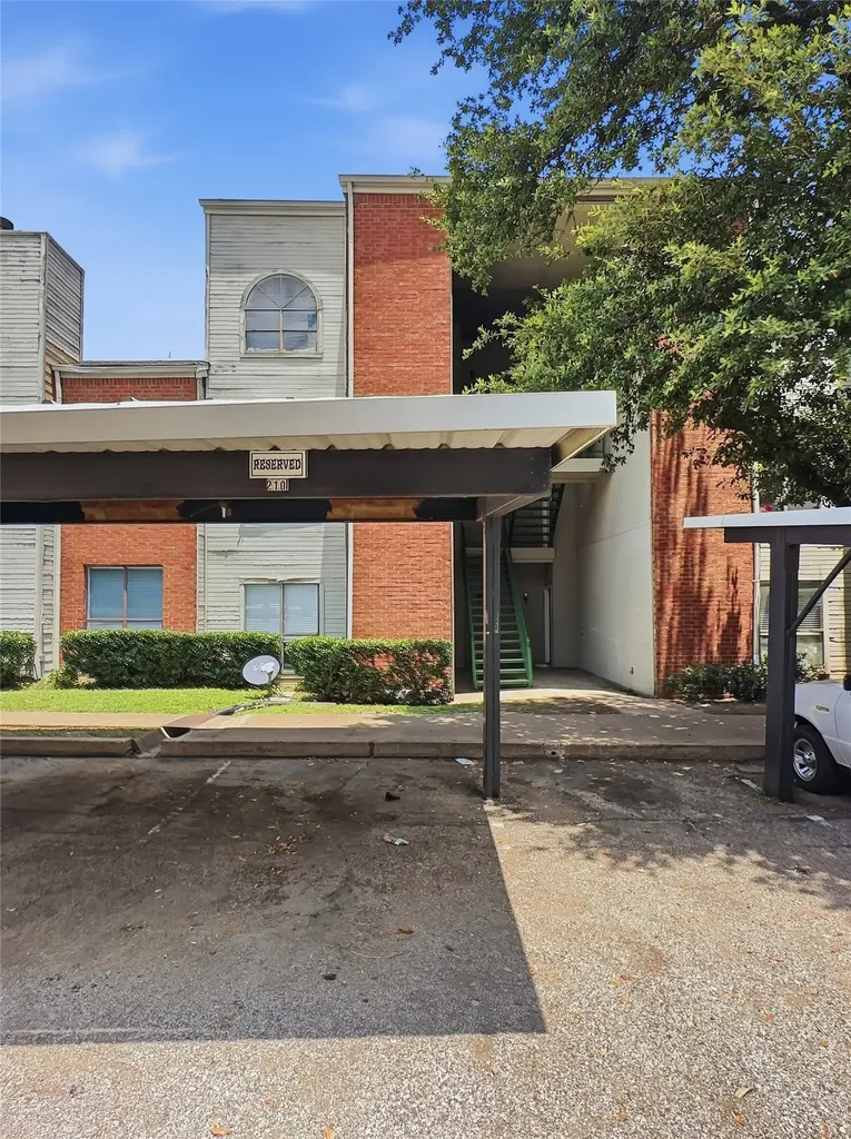 7126 Holly Hill Drive Dallas TX 75231