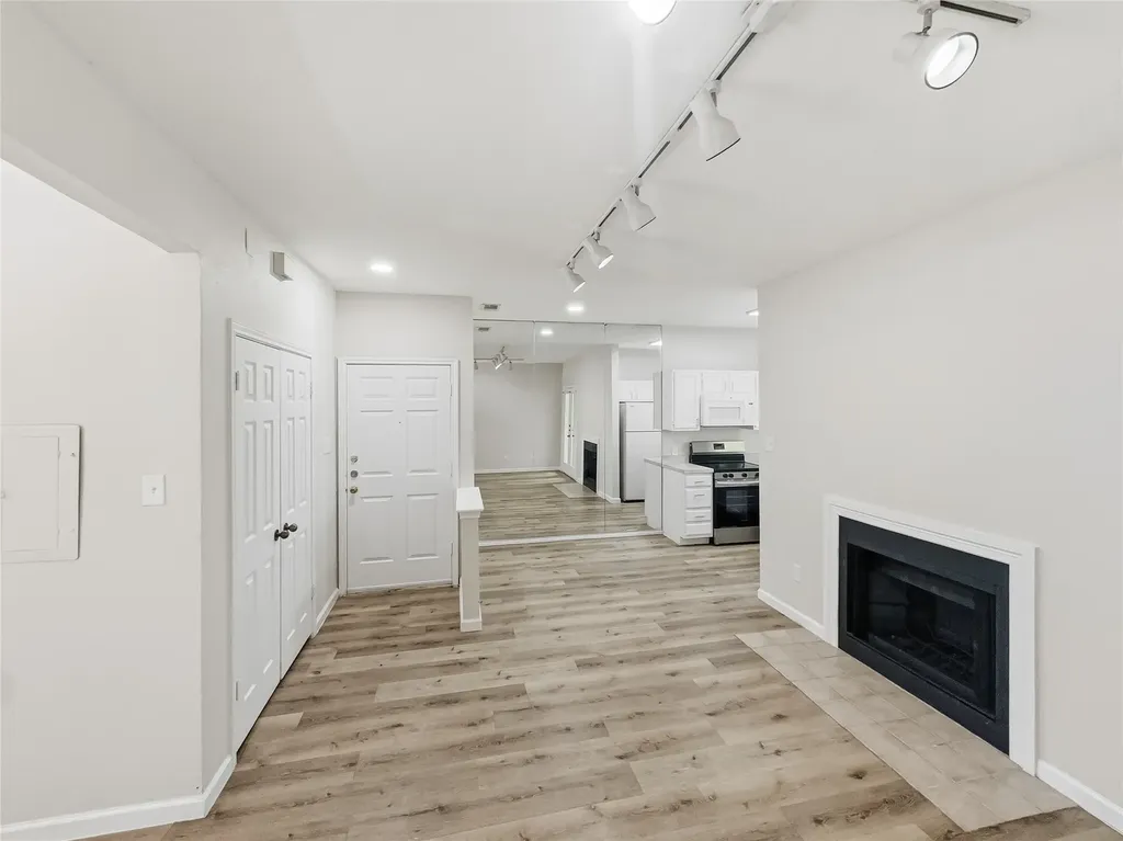 7126 Holly Hill Drive Dallas TX 75231