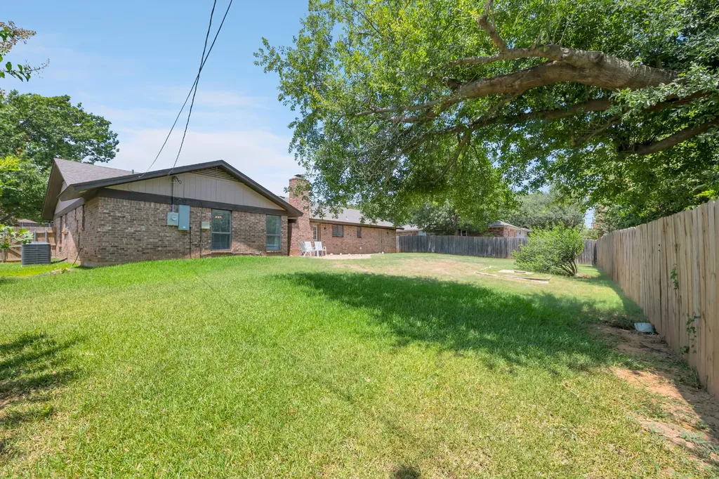 2127 Tanglewood Drive Grapevine TX 76051