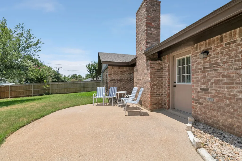 2127 Tanglewood Drive Grapevine TX 76051