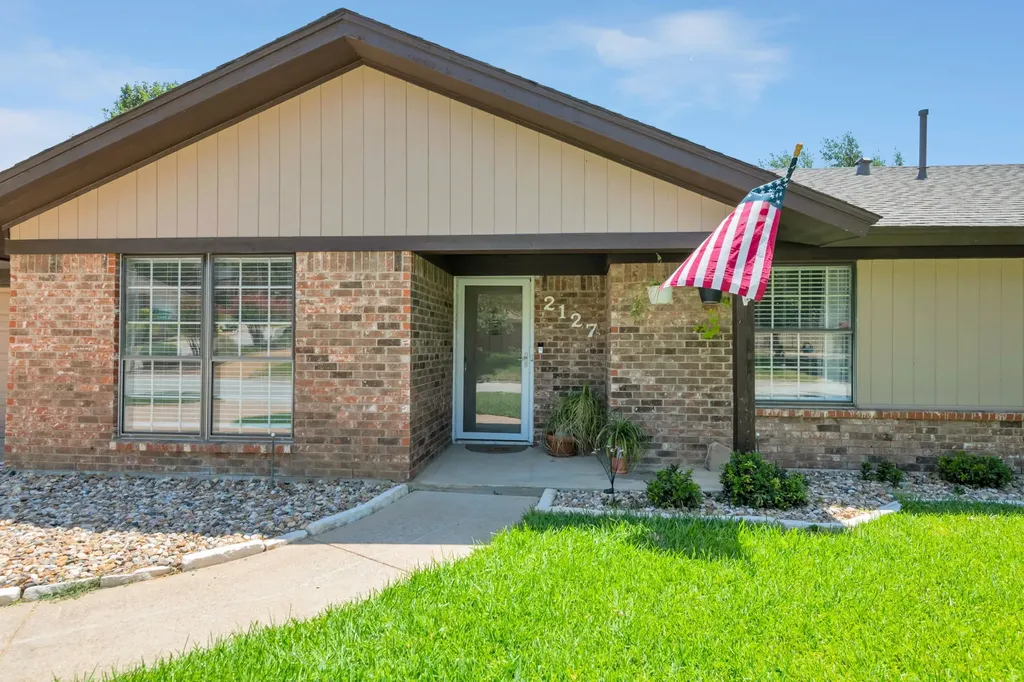 2127 Tanglewood Drive Grapevine TX 76051