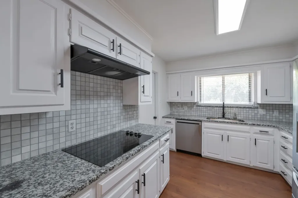 2127 Tanglewood Drive Grapevine TX 76051