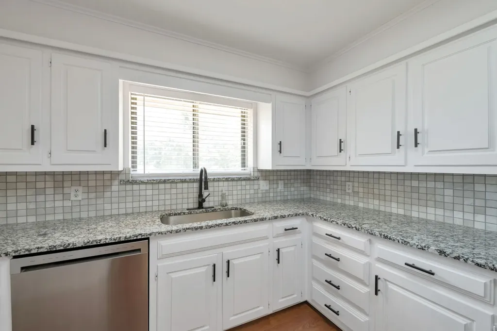 2127 Tanglewood Drive Grapevine TX 76051