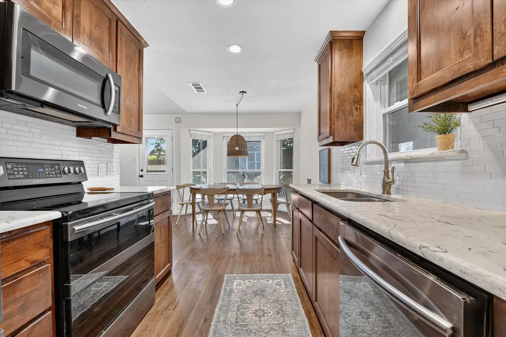 2511 Poppy Lane Euless TX 76039