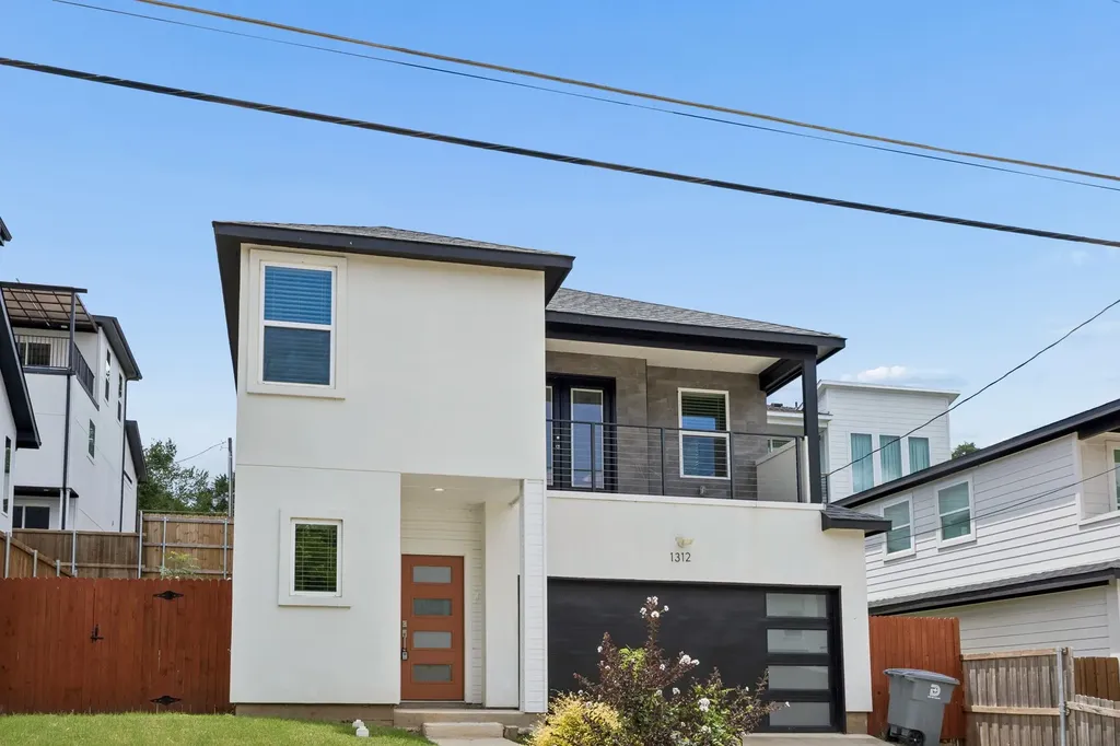 1312 Valley Street Dallas TX 75203
