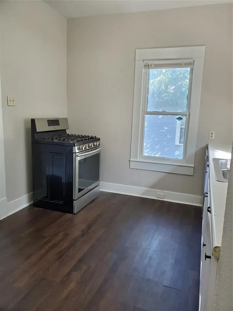 1325 Hurley Avenue Fort Worth TX 76104
