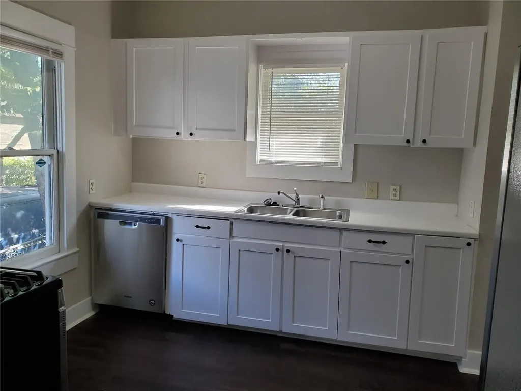 1325 Hurley Avenue Fort Worth TX 76104