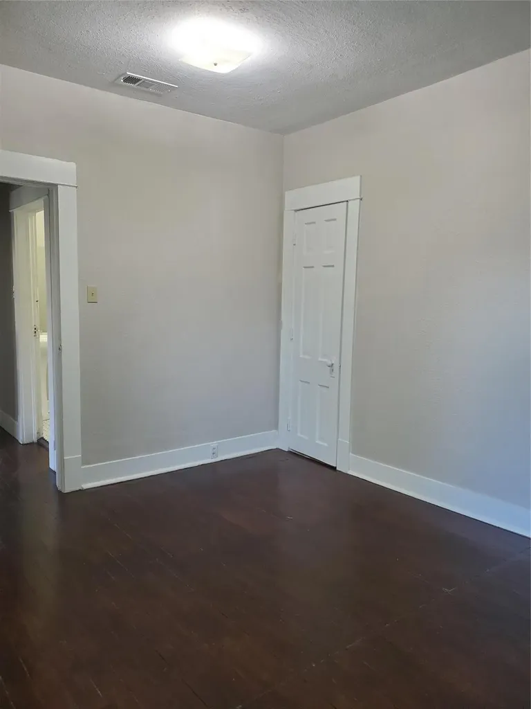 1325 Hurley Avenue Fort Worth TX 76104
