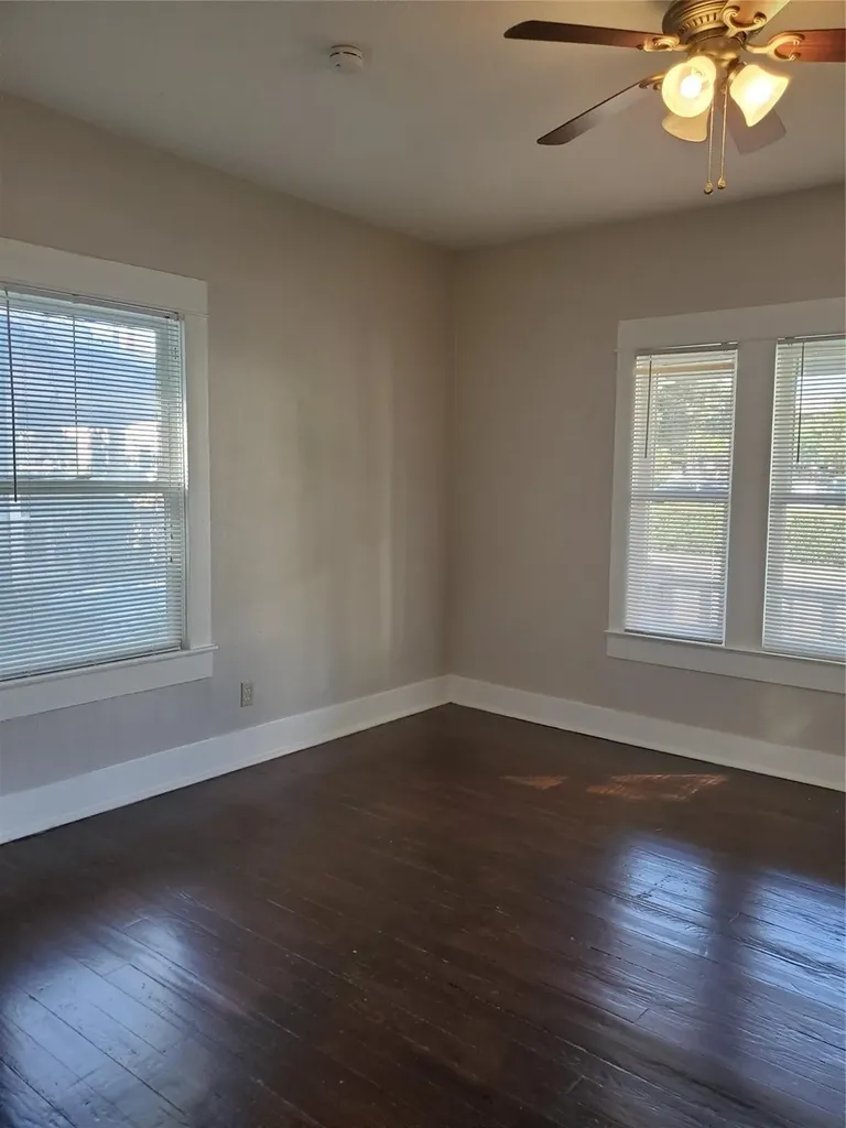 1325 Hurley Avenue Fort Worth TX 76104