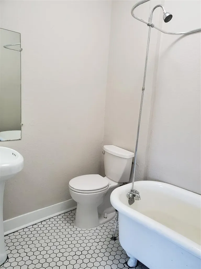 1325 Hurley Avenue Fort Worth TX 76104