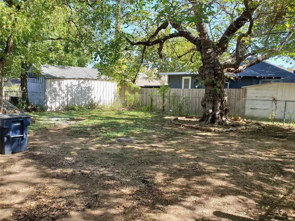 1325 Hurley Avenue Fort Worth TX 76104