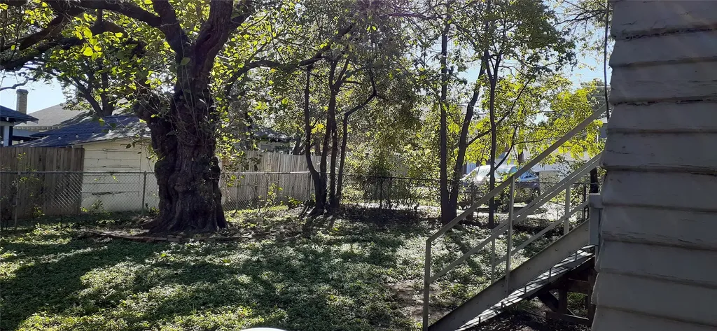 1325 Hurley Avenue Fort Worth TX 76104
