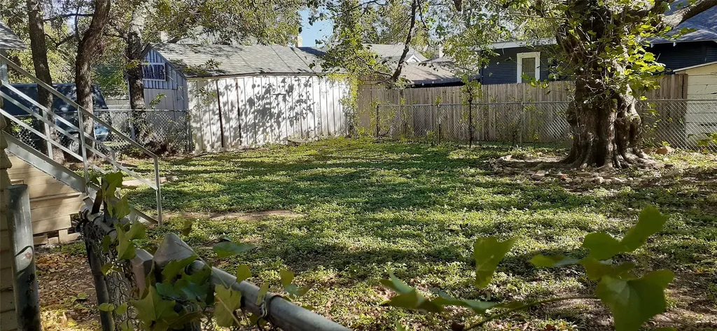 1325 Hurley Avenue Fort Worth TX 76104