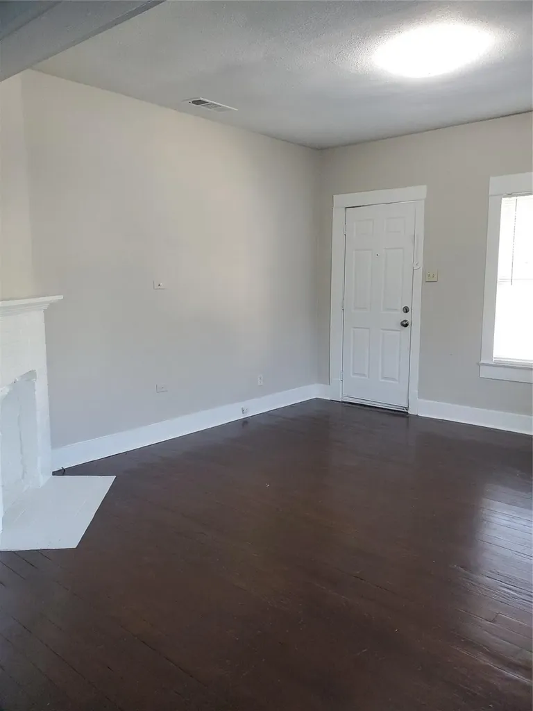 1325 Hurley Avenue Fort Worth TX 76104