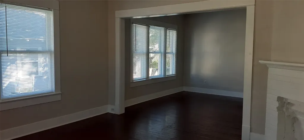 1325 Hurley Avenue Fort Worth TX 76104