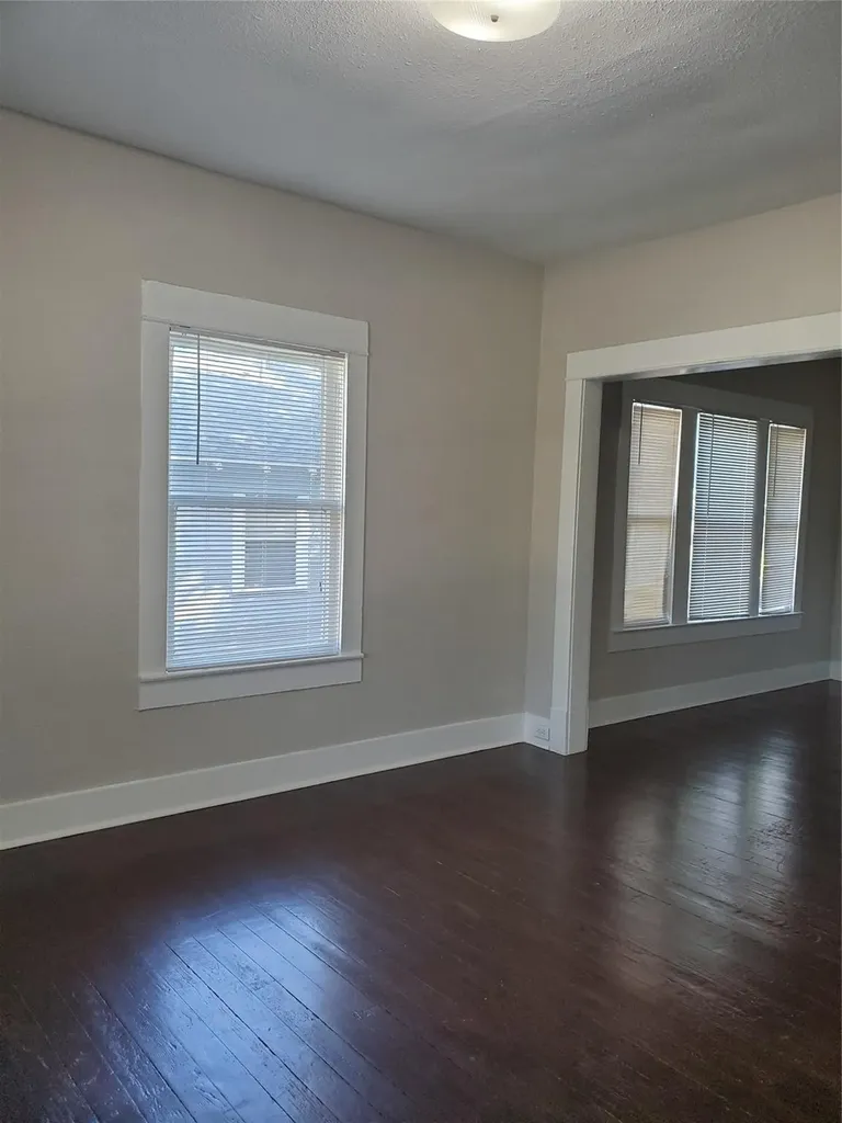1325 Hurley Avenue Fort Worth TX 76104