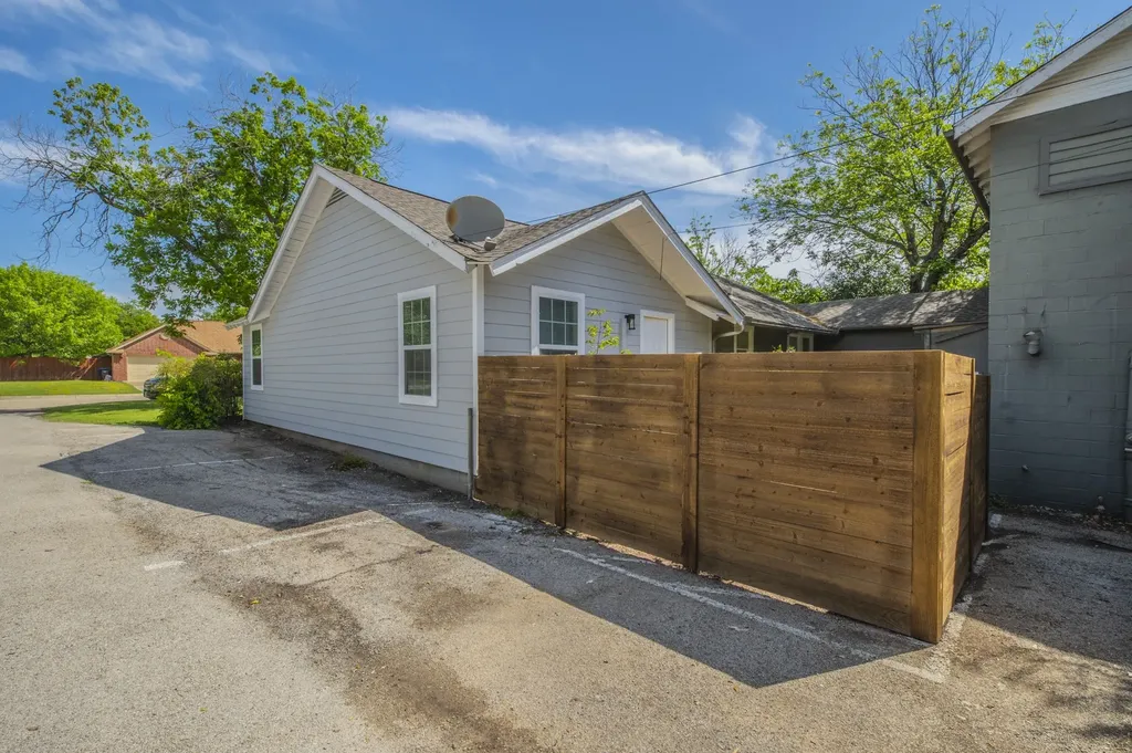 4901 Curzon Avenue Fort Worth TX 76107