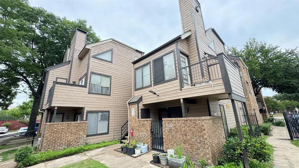 9833 Walnut Street Dallas TX 75243