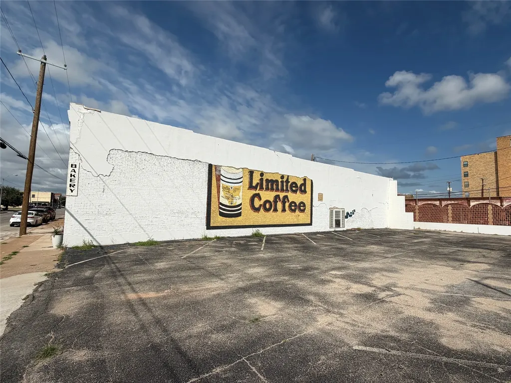 305 Fisk Avenue Brownwood TX 76801