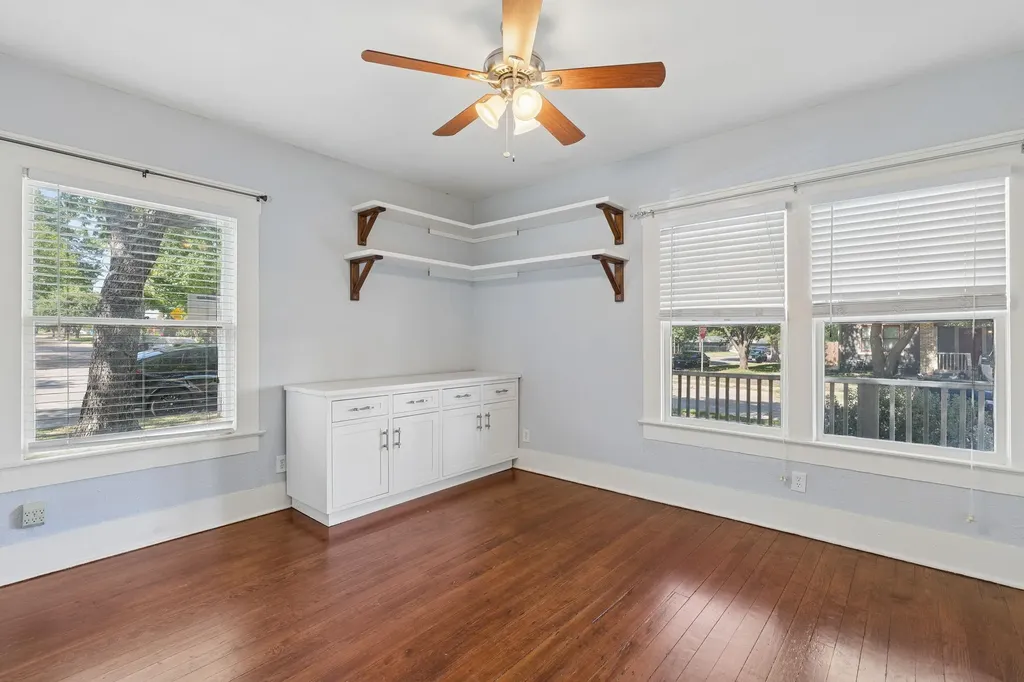 2111 Washington Avenue Fort Worth TX 76110