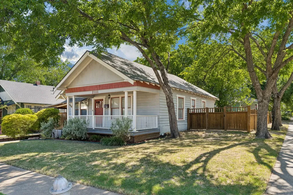 2111 Washington Avenue Fort Worth TX 76110