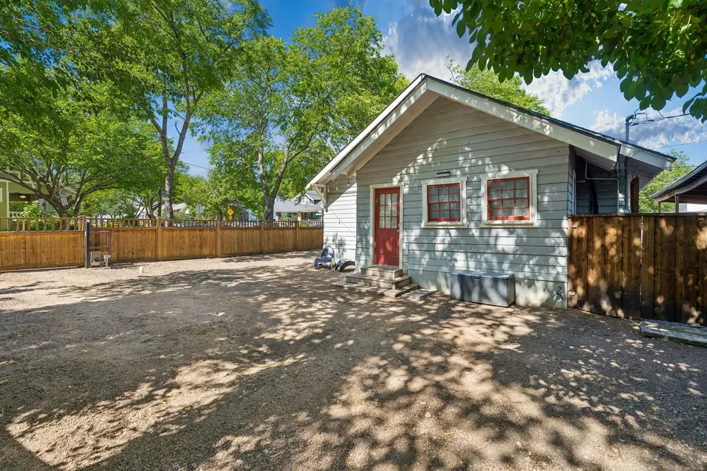 2111 Washington Avenue Fort Worth TX 76110