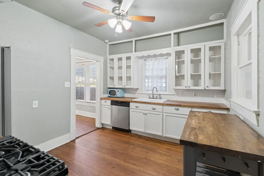 2111 Washington Avenue Fort Worth TX 76110