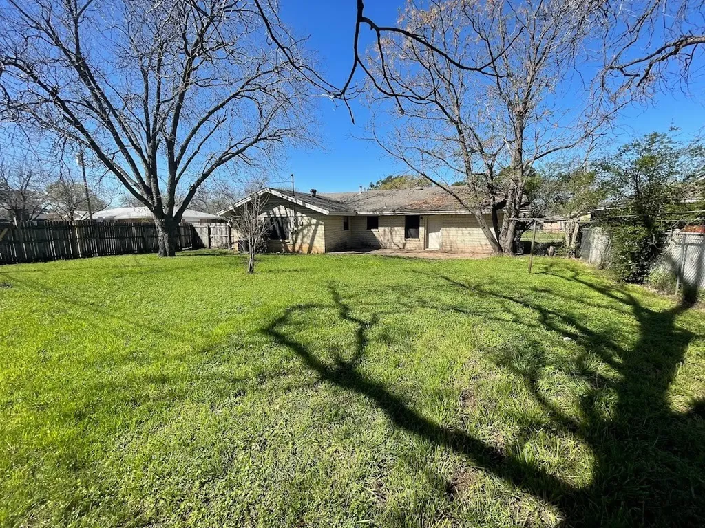 1227 Park Center Street Benbrook TX 76126