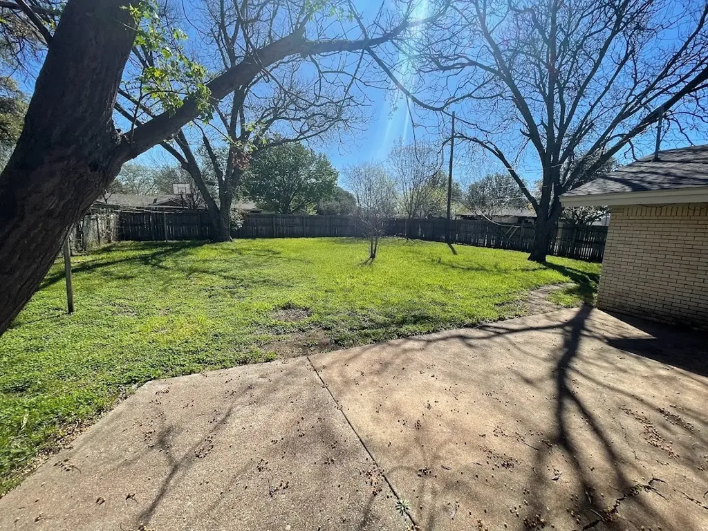 1227 Park Center Street Benbrook TX 76126