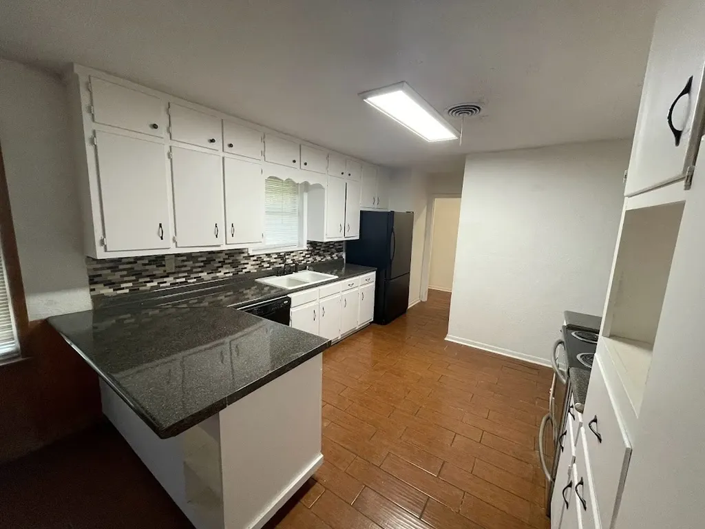 1227 Park Center Street Benbrook TX 76126