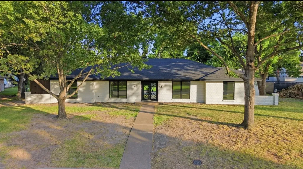 729 Surrey Circle Grand Prairie TX 75050