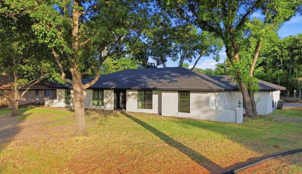 729 Surrey Circle Grand Prairie TX 75050