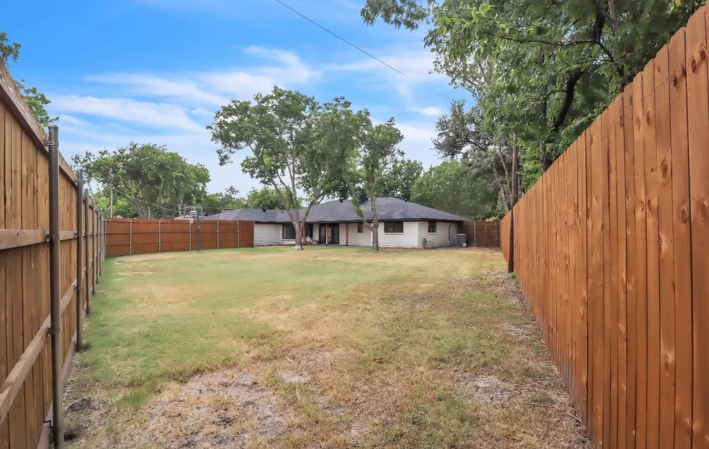 729 Surrey Circle Grand Prairie TX 75050