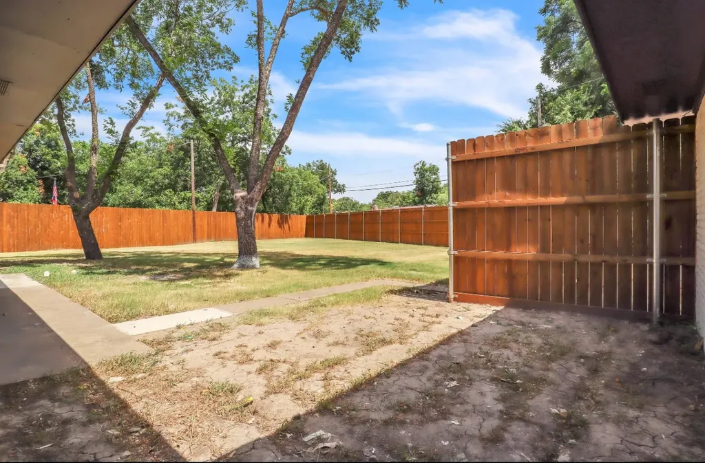 729 Surrey Circle Grand Prairie TX 75050