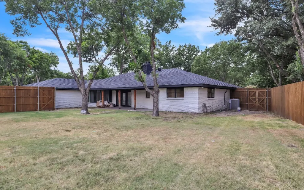 729 Surrey Circle Grand Prairie TX 75050