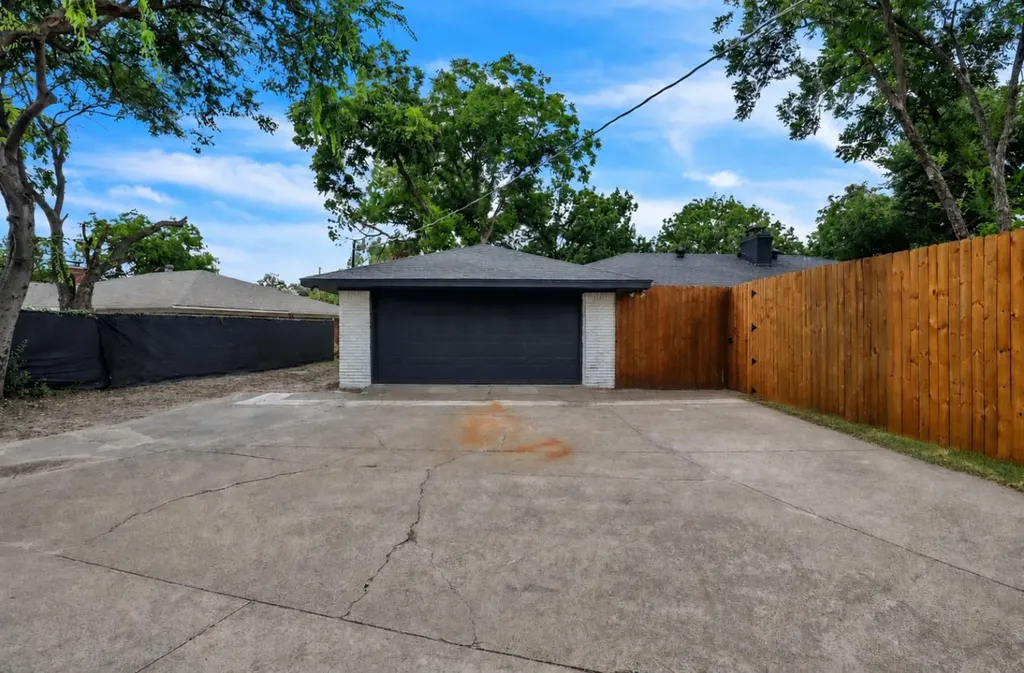729 Surrey Circle Grand Prairie TX 75050