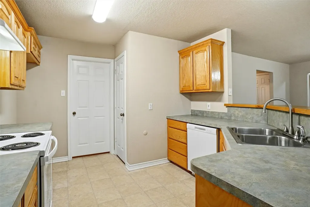 612 N Avenue C Springtown TX 76082