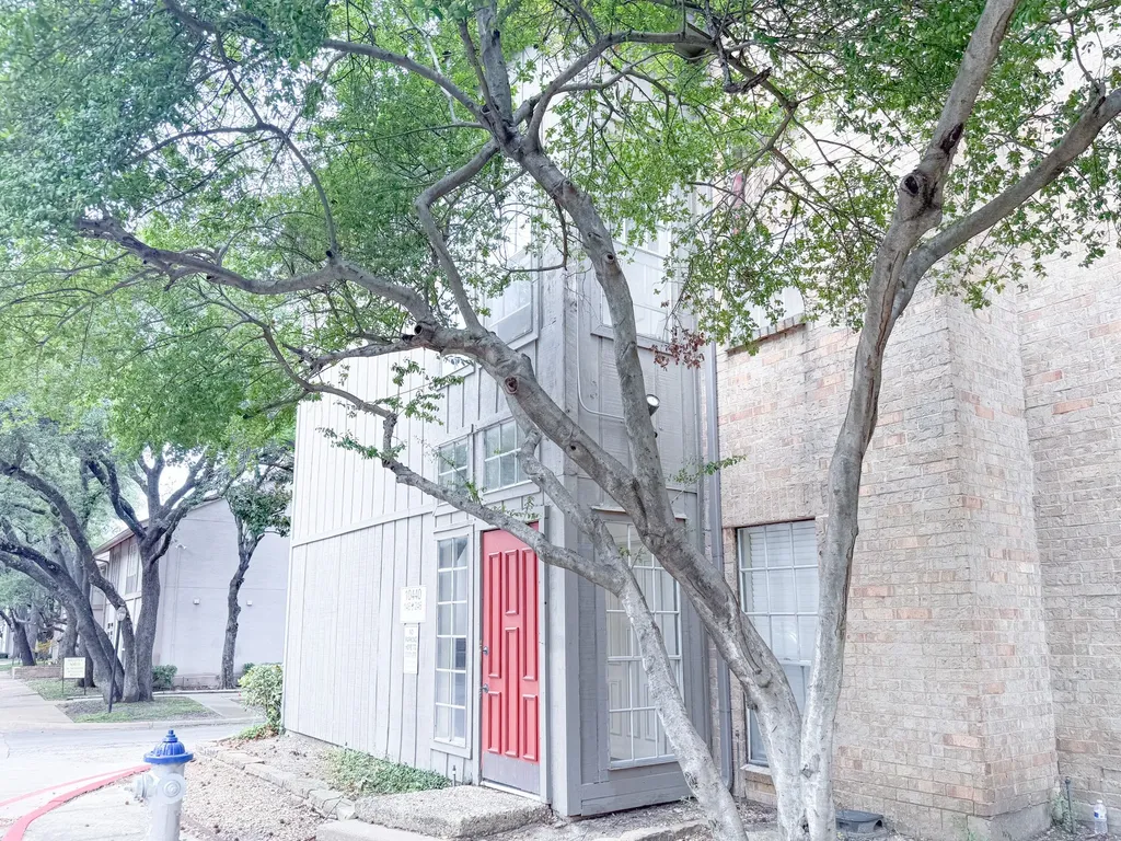 10440 High Hollows Drive Dallas TX 75230