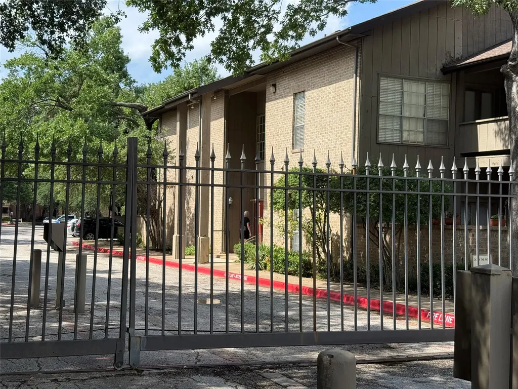 10440 High Hollows Drive Dallas TX 75230