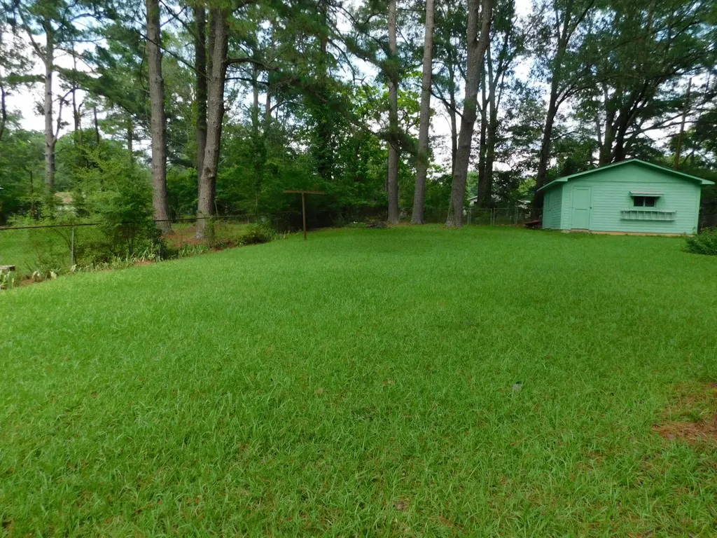 107 NE 5th Street Springhill LA 71075