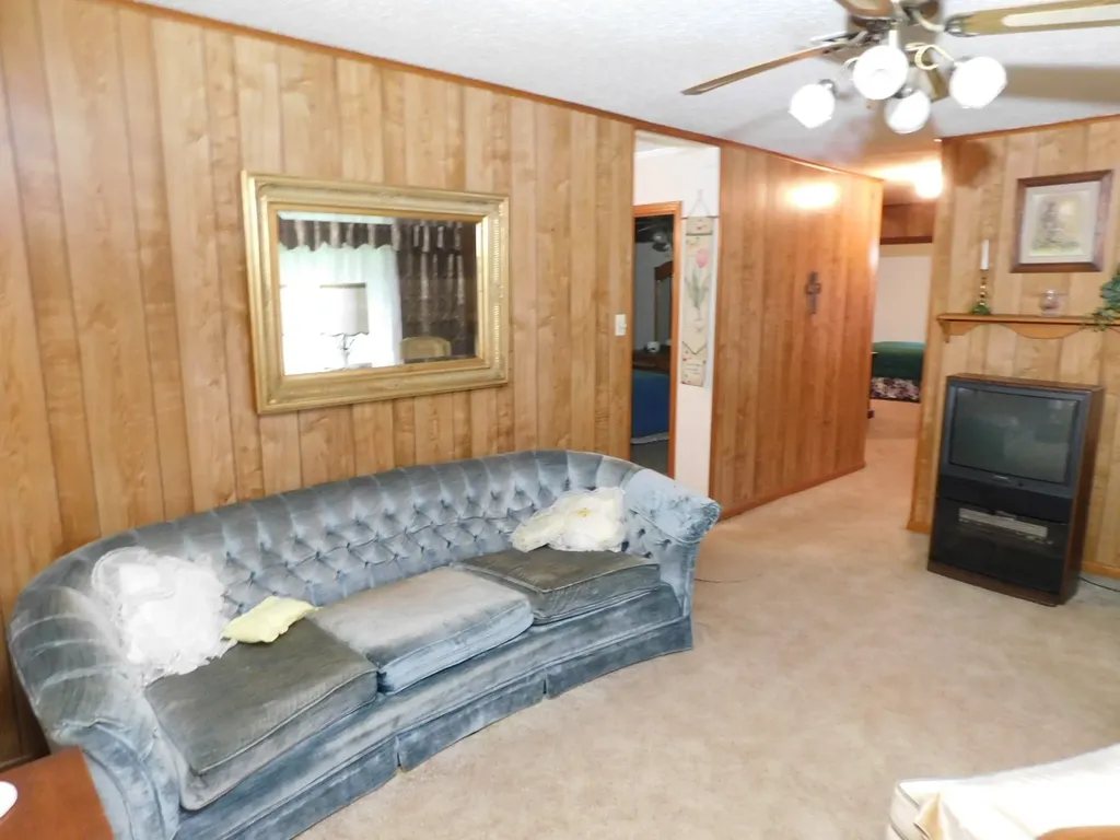 107 NE 5th Street Springhill LA 71075