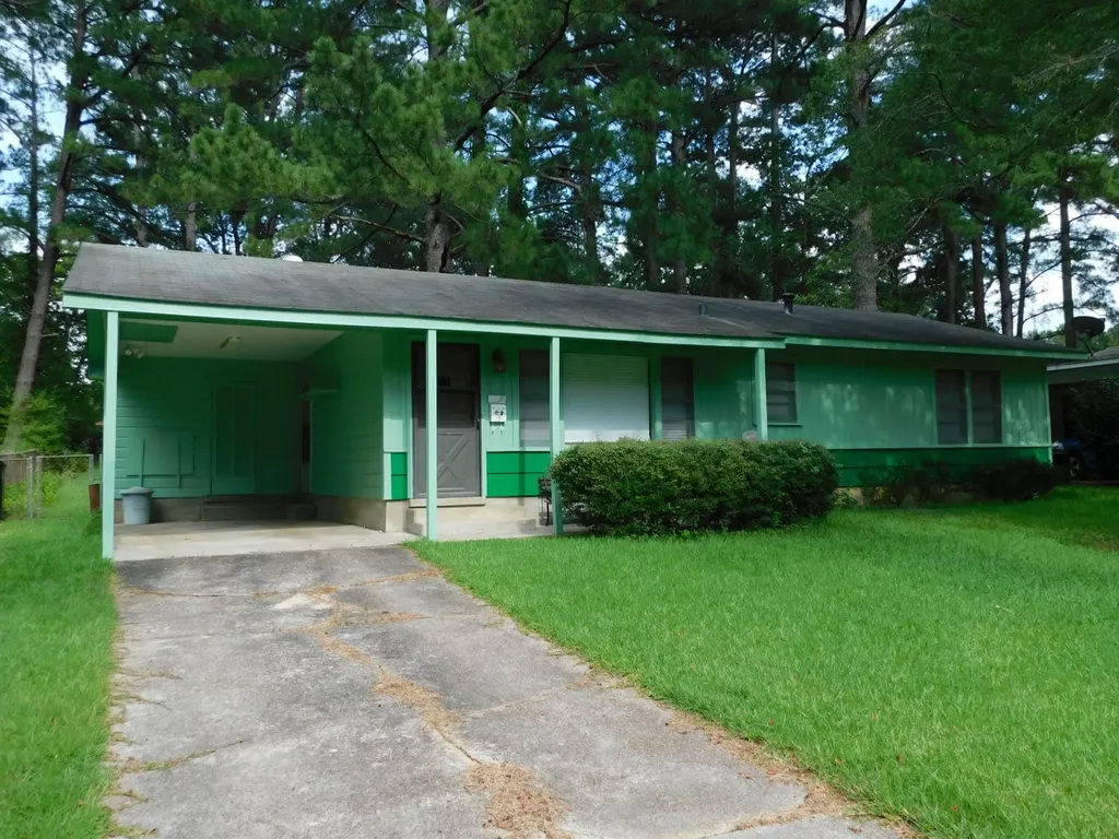 107 NE 5th Street Springhill LA 71075