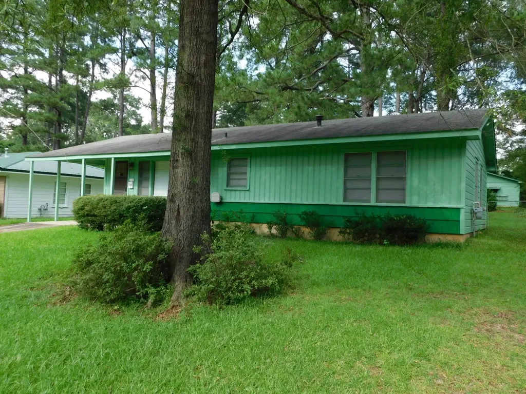 107 NE 5th Street Springhill LA 71075