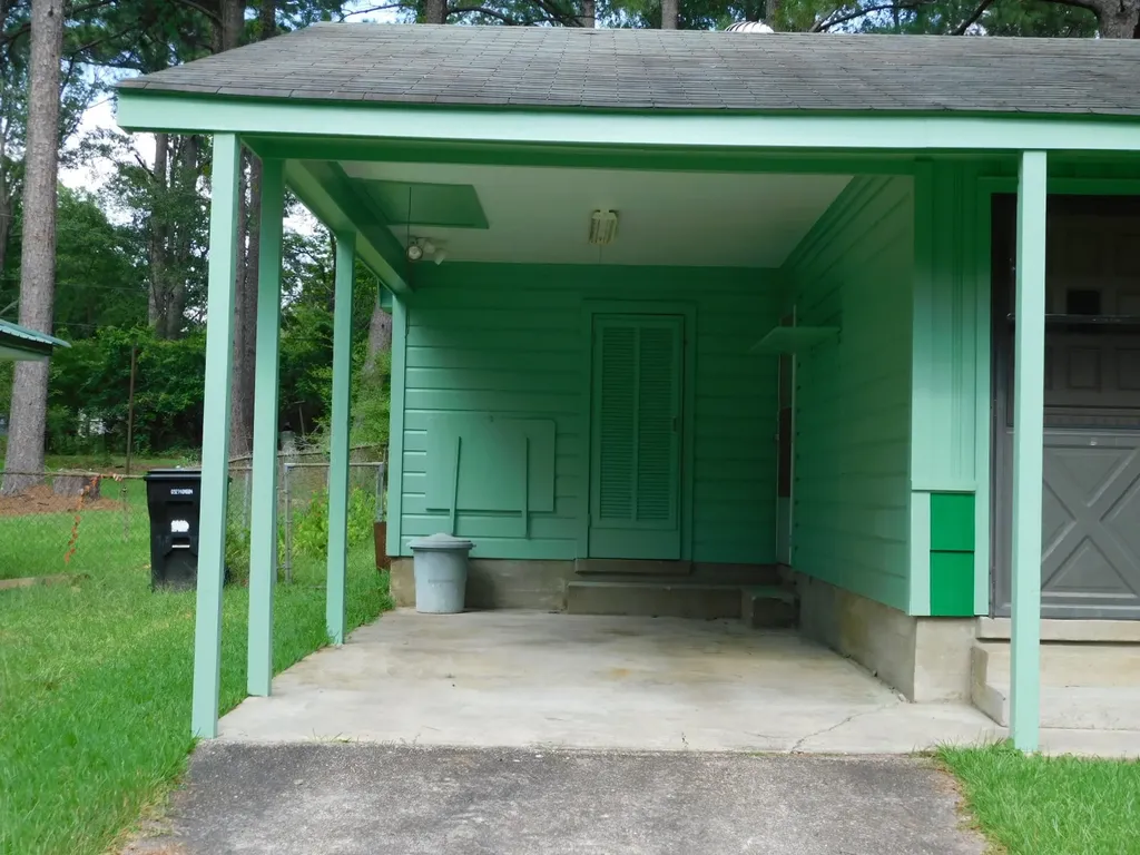 107 NE 5th Street Springhill LA 71075